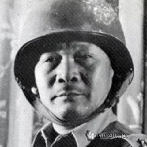 扭曲的身躯背后的光芒：青岛“报纸哥”现象与行业变革洞察
